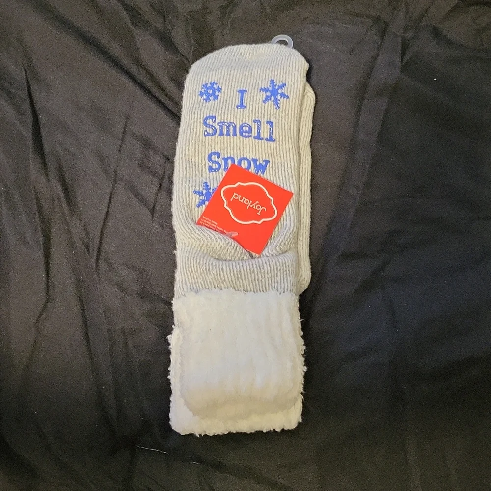 Christmas holiday fuzzy comfy socks - I smell snow - Picture 3 of 6